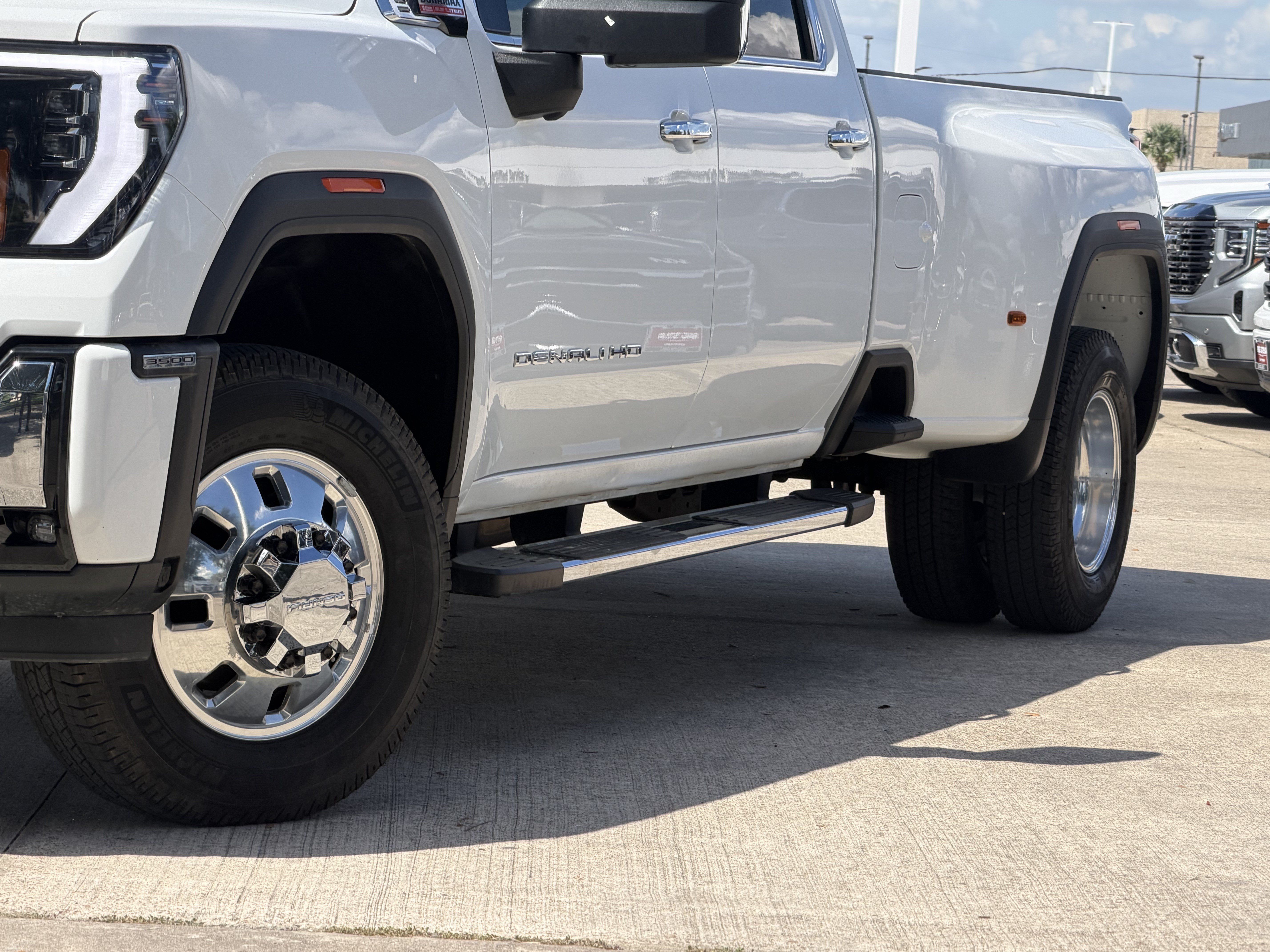 Used 2025 GMC Sierra 3500 Denali AWD/4WD image 9
