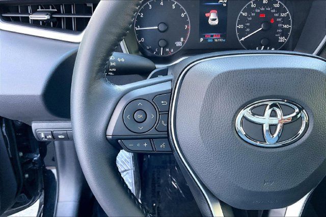 Used 2025 Toyota Corolla SE w/ SE Package FWD image 18