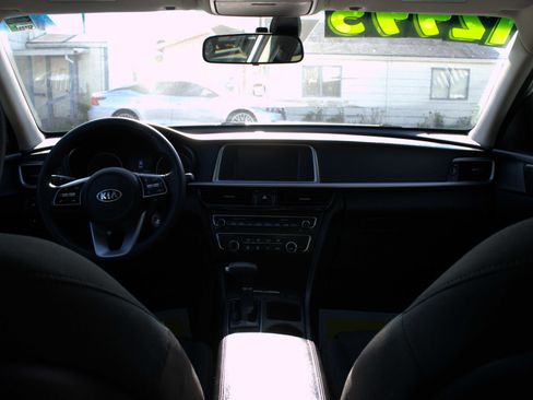 Used 2020 Kia Optima LX image 10