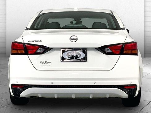 Used 2025 Nissan Altima 2.5 SV FWD image 24