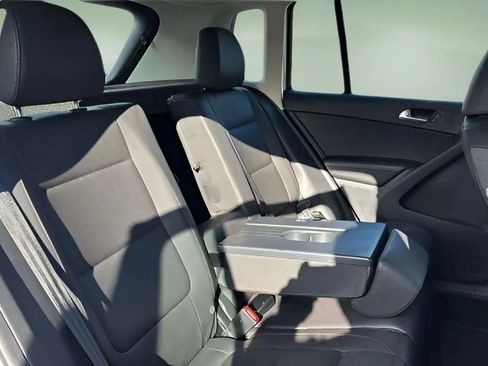 Used 2016 Volkswagen Tiguan S image 29