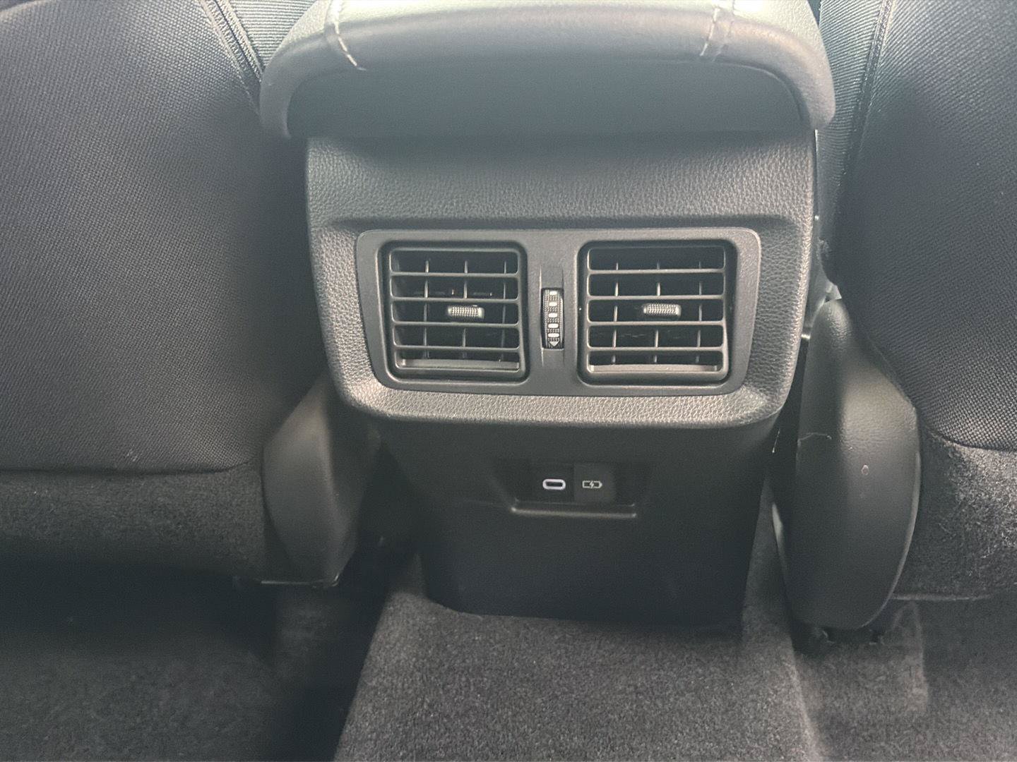 Used 2024 Toyota Venza LE AWD/4WD image 25