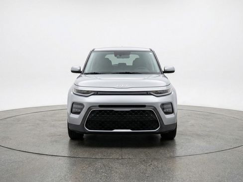 Used 2025 Kia Soul LX w/ LX Technology Package image 2