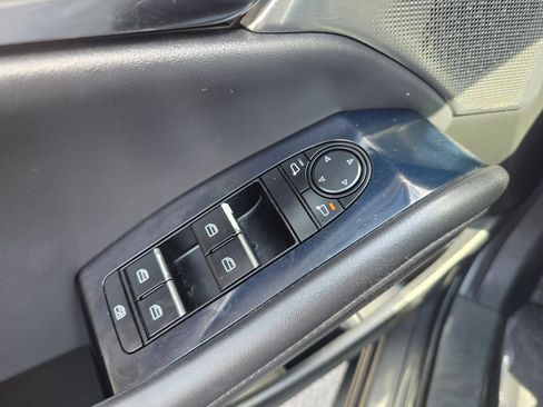 Used 2019 MAZDA MAZDA3 Hatchback w/ Premium Package FWD image 23