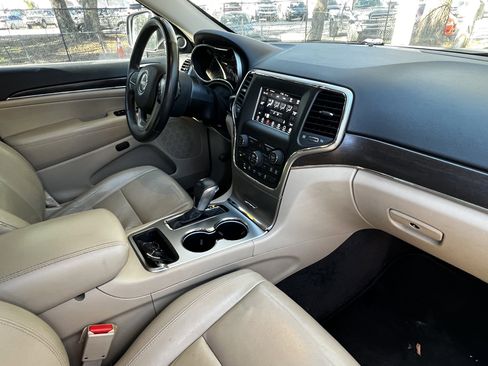 Used 2018 Jeep Grand Cherokee Limited image 47