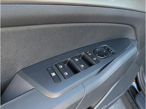 New 2026 Kia Sportage LX image 16