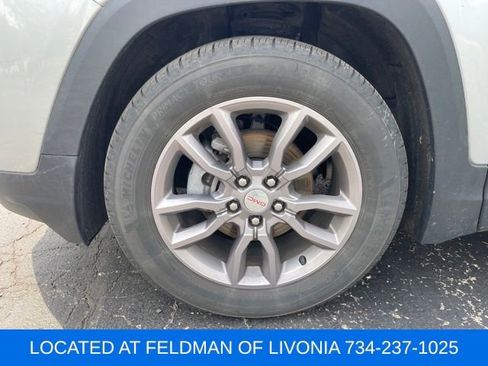 Used 2023 GMC Terrain SLT FWD image 5