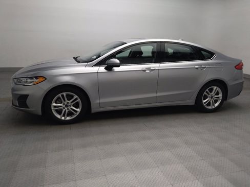 Used 2020 Ford Fusion SE FWD image 2