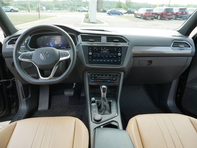 Certified 2024 Volkswagen Tiguan SE w/ Panoramic Sunroof Package AWD/4WD image 22