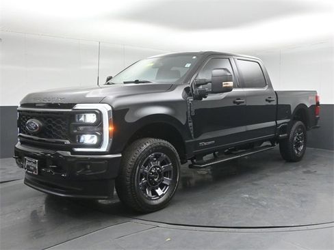 Used 2024 Ford F250 Lariat w/ Sport Appearance Package image 3