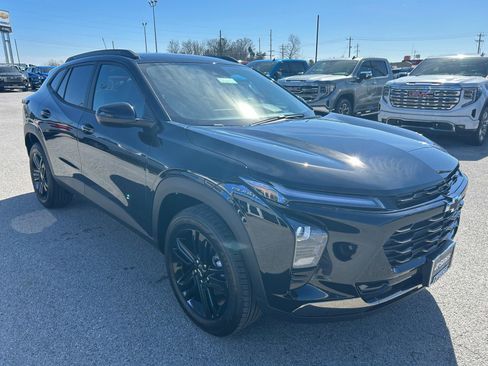 New 2026 Chevrolet Trax ACTIV image 2