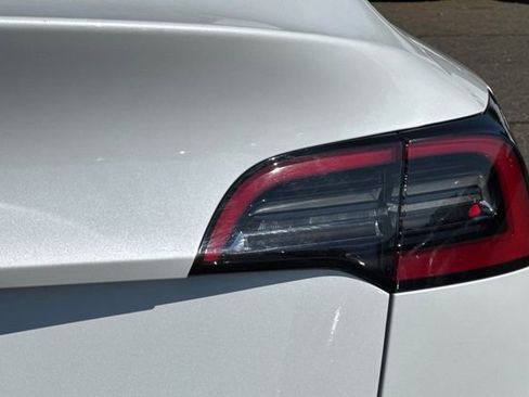 Used 2021 Tesla Model Y Long Range image 46