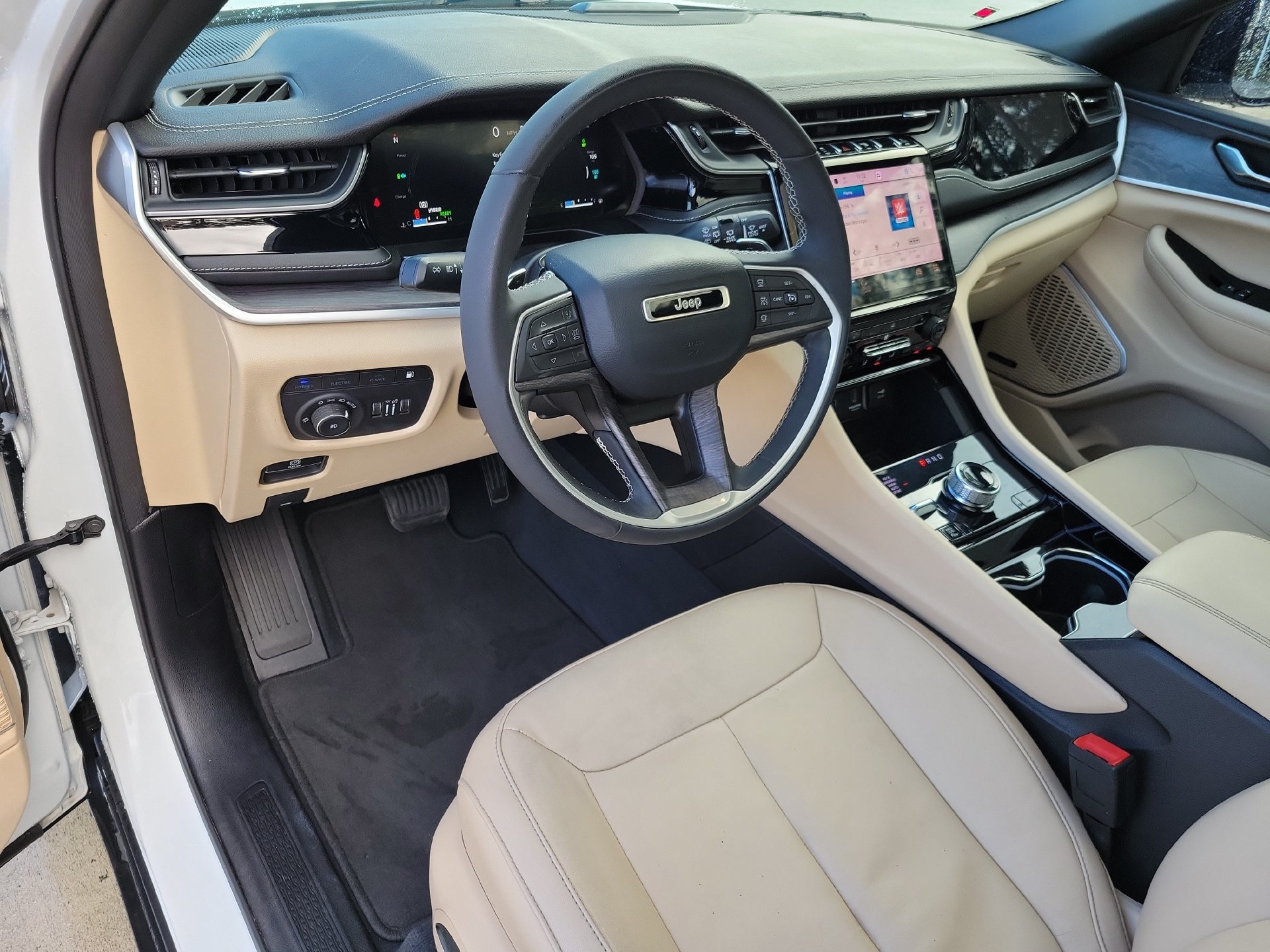 Used 2023 Jeep Grand Cherokee 4WD 4xe image 25