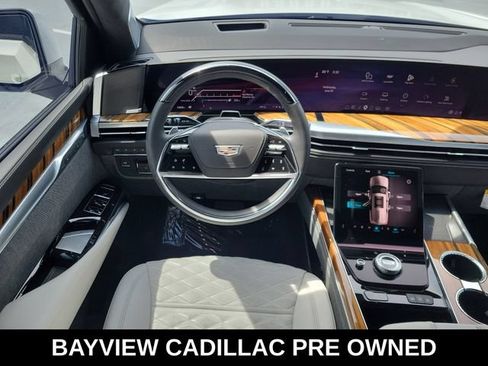 Used 2025 Cadillac Escalade ESV Sport Platinum w/ LPO, ONYX Package AWD/4WD image 19