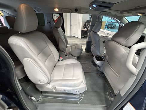 Used 2019 Toyota Sienna XLE w/ XLE Navigation Package FWD image 49