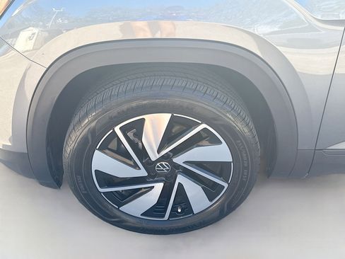 Used 2024 Volkswagen Atlas SE image 37