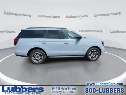 Used 2025 Ford Expedition Active AWD/4WD image 9