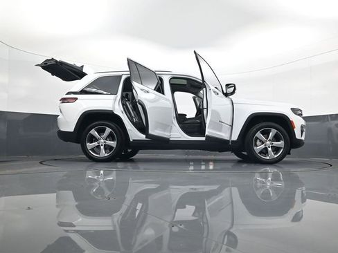 Used 2022 Jeep Grand Cherokee Limited w/ Trailer Tow Prep Group (B) image 33