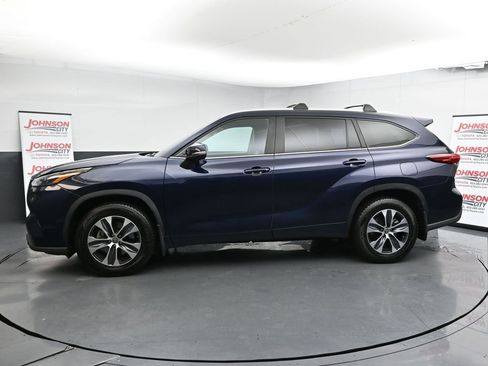 Used 2023 Toyota Highlander XLE image 5