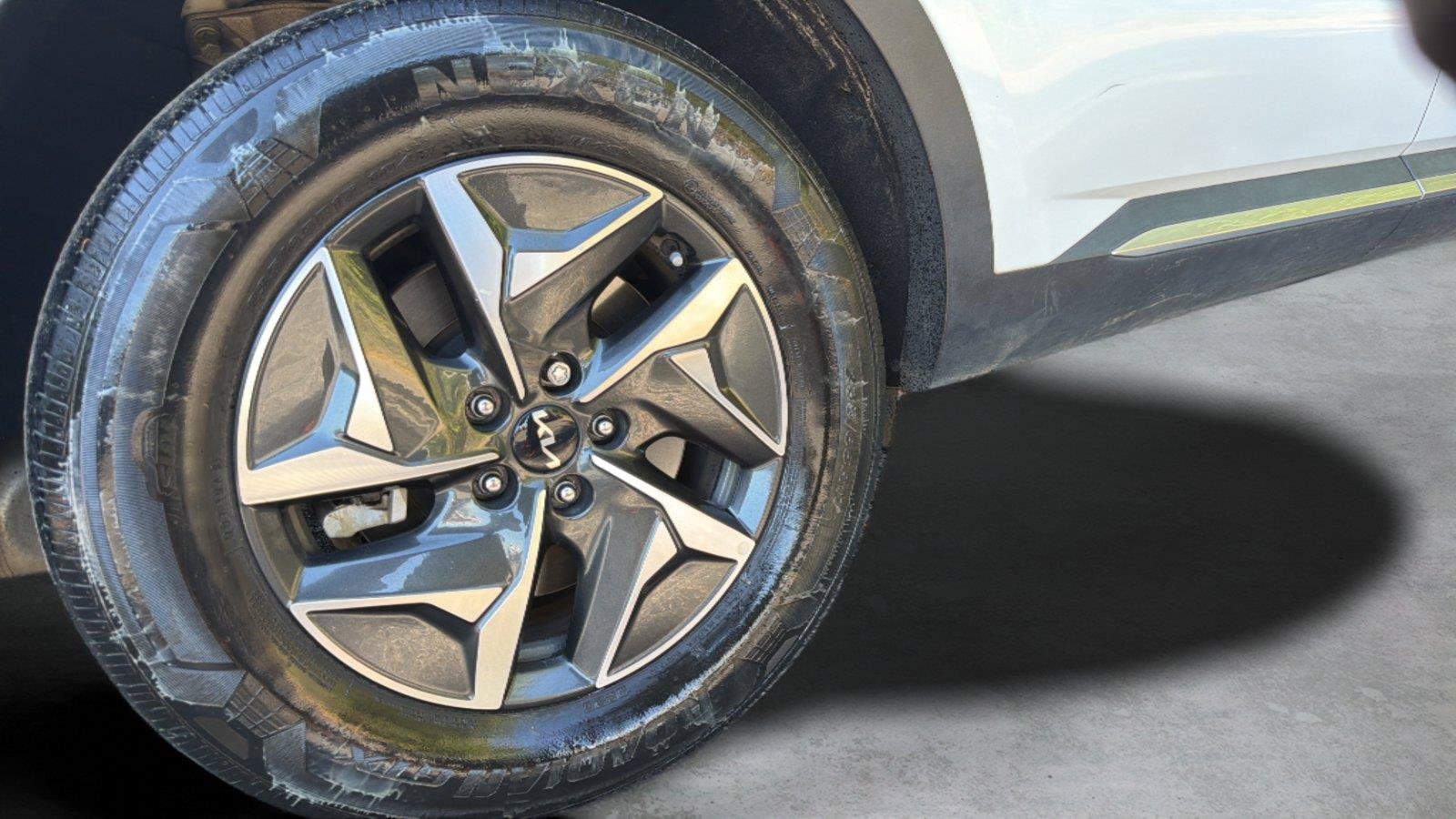 Used 2023 Kia Sorento EX FWD image 24