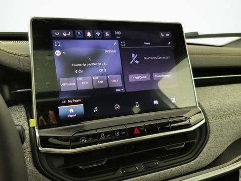 New 2026 Jeep Compass Latitude AWD/4WD image 30