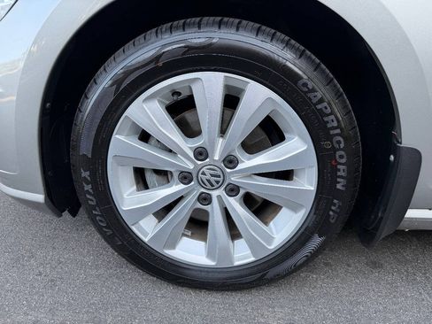Used 2018 Volkswagen Golf SE FWD image 37