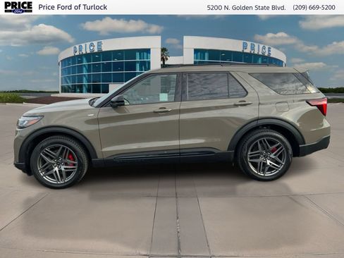 Used 2026 Ford Explorer ST-Line w/ ST-Line Street Pack AWD/4WD image 8