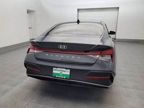 Used 2025 Hyundai Elantra SE FWD image 7