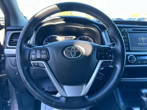 Used 2018 Toyota Highlander Limited Platinum image 6
