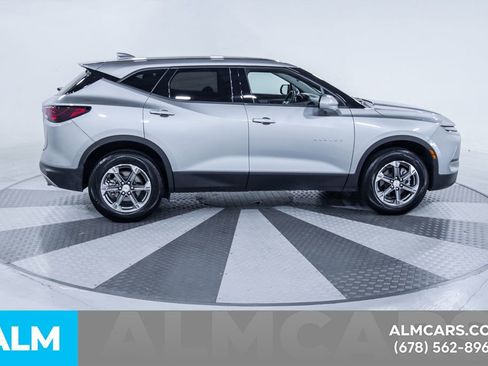 Used 2025 Chevrolet Blazer LT FWD image 11