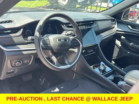 Used 2025 Jeep Grand Cherokee Laredo X RWD image 13