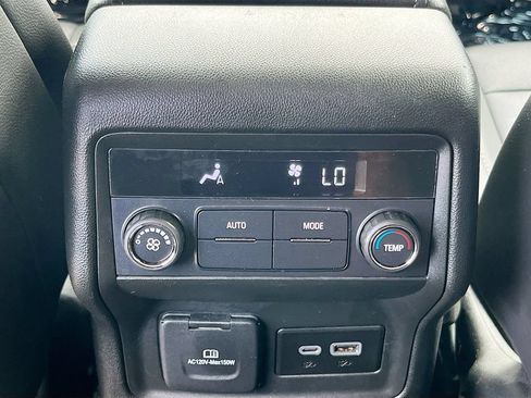 Used 2023 GMC Acadia SLT w/ Elevation Edition FWD image 26