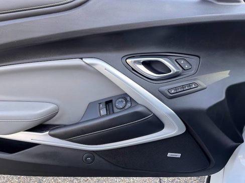 Used 2017 Chevrolet Camaro SS image 6