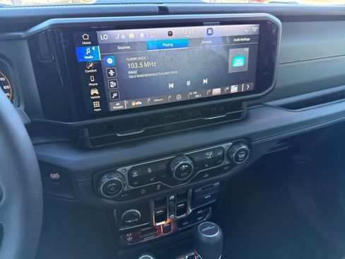 Used 2025 Jeep Gladiator Mojave w/ Convenience Group image 15