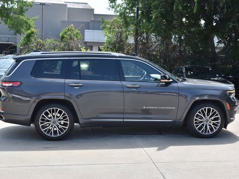 Used 2023 Jeep Grand Cherokee L Summit AWD/4WD image 6
