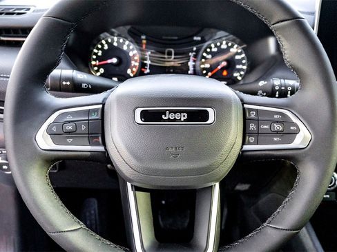 Used 2026 Jeep Compass Limited image 12