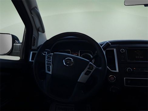 Used 2019 Nissan Titan S image 12