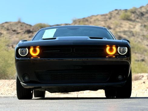 Used 2018 Dodge Challenger SXT w/ Blacktop Package image 9