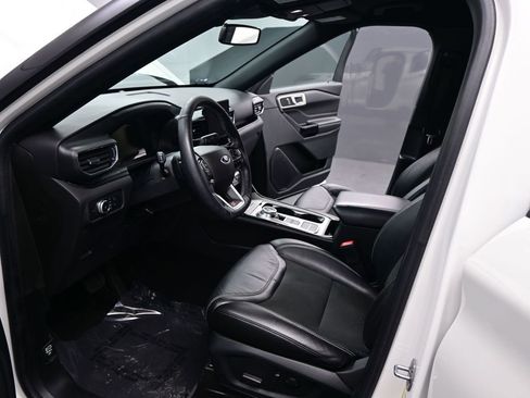 Used 2022 Ford Explorer ST w/ ST Street Pack image 8