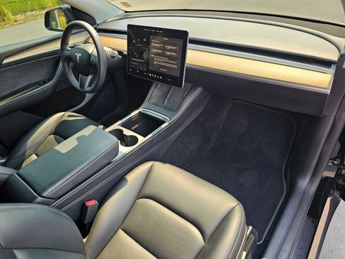 Used 2022 Tesla Model Y Long Range AWD/4WD image 11
