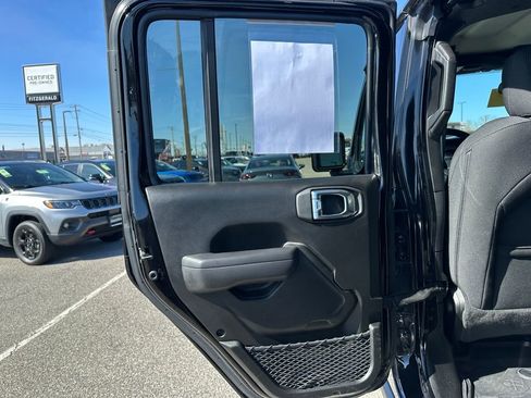 Used 2022 Jeep Wrangler Unlimited Sport image 10