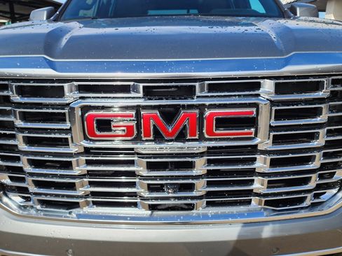 New 2026 GMC Yukon Denali w/ Denali Reserve Package image 9