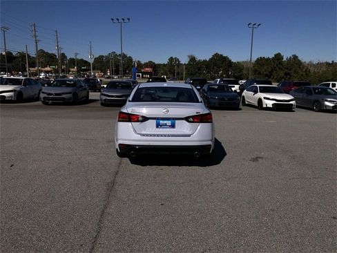 Used 2023 Nissan Altima 2.5 SR w/ SR Premium Package image 7