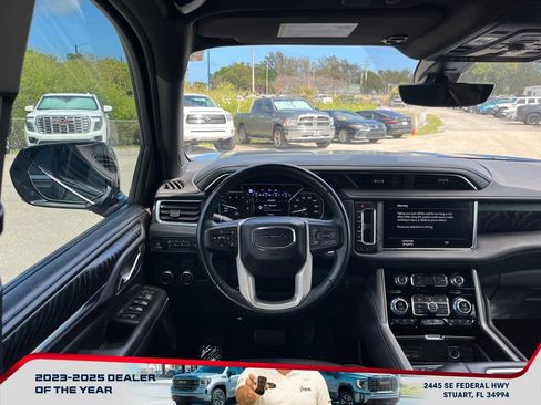 Used 2021 GMC Yukon Denali w/ Denali Premium Package image 14