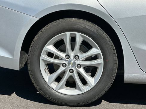 Used 2017 Chevrolet Malibu LT FWD image 25