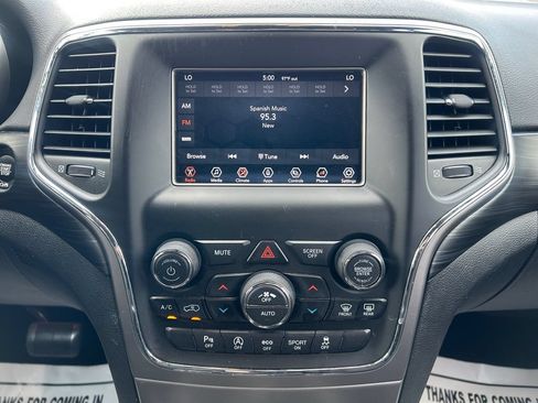Used 2021 Jeep Grand Cherokee Laredo AWD/4WD image 11
