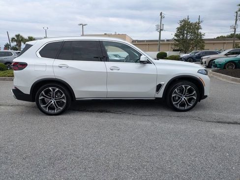 Used 2024 BMW X5 xDrive40i w/ Premium Package AWD/4WD image 3