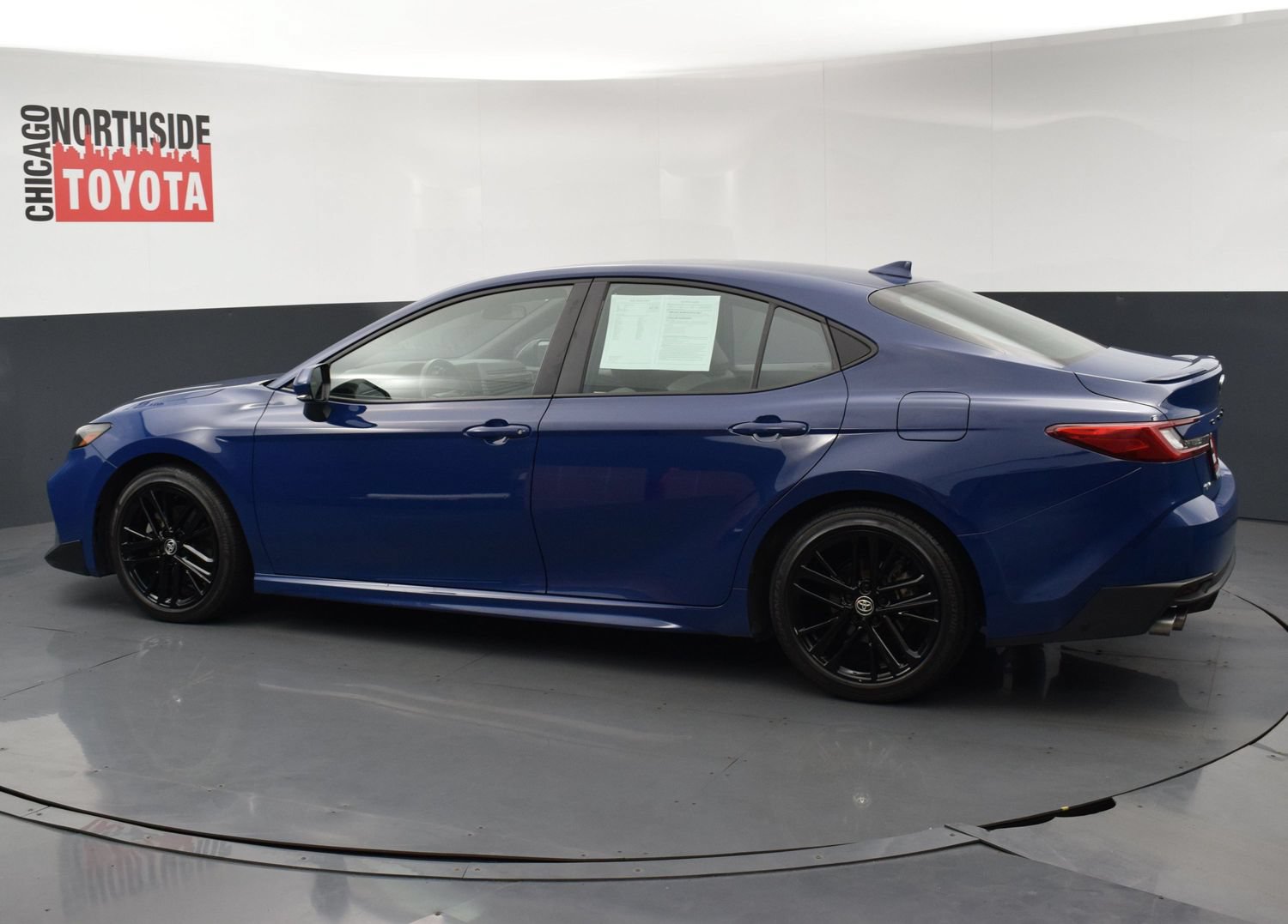 Used 2025 Toyota Camry SE FWD image 2