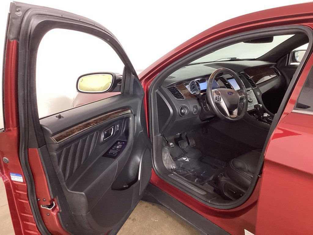 Used 2015 Ford Taurus Limited w/ Equipment Group 301A FWD image 9