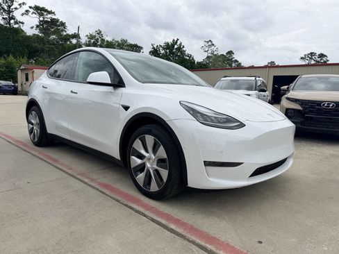 Used 2021 Tesla Model Y Long Range image 44